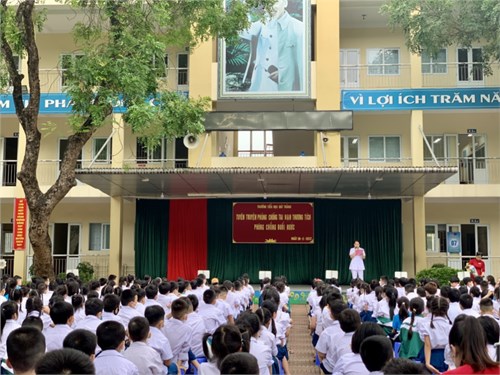 Trường tiểu học Bát Tràng tổ chức tuyên truyền phòng chống đuối nước.